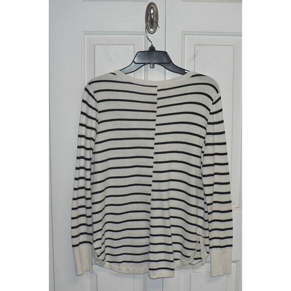 Caslon Women's High-Low V-Neck Sweater in Ivory Black Stripe Medium MSRP $59 - Picture 4 of 4